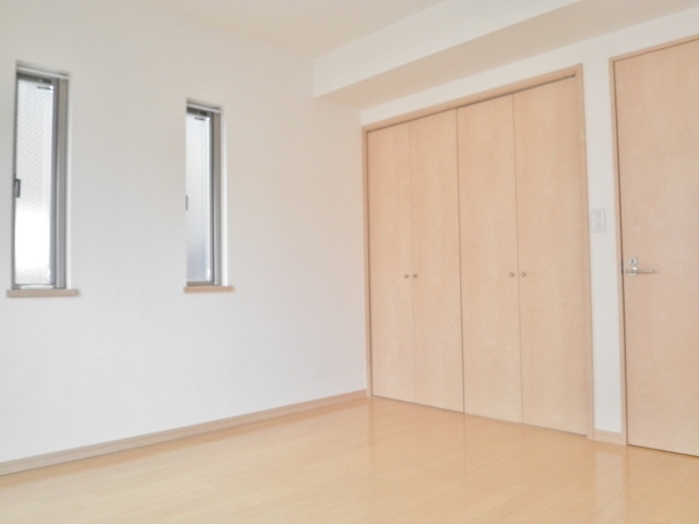 ソフィー武蔵野0201号室 採光窓が２つ付いた明るい部屋