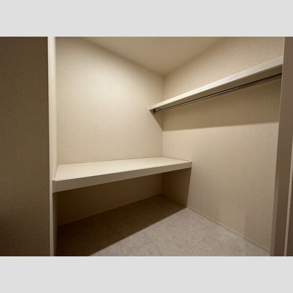 ラ・プランタン201号室 ウォークインクローゼット