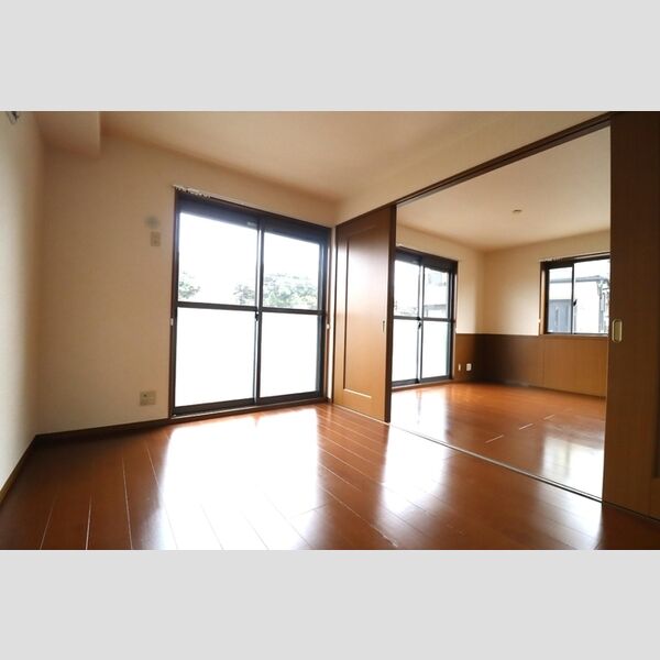 プレミール102号室 洋室6帖からLDK