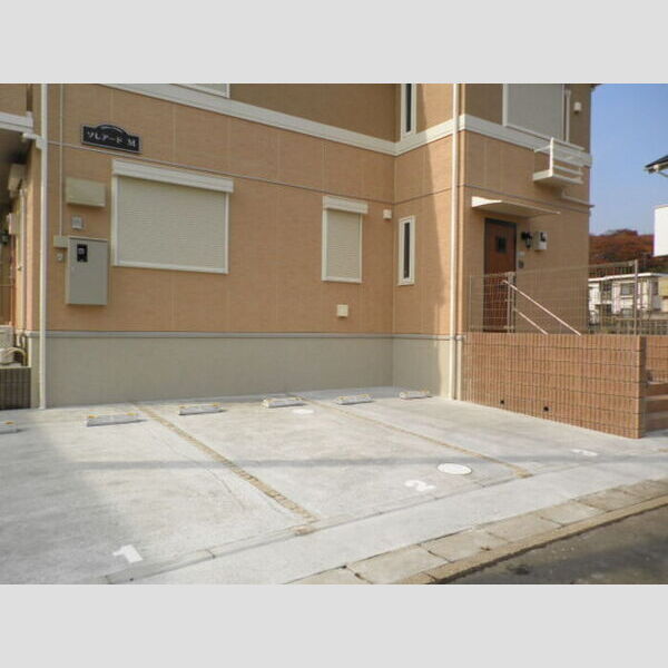 ソレアードM 駐車場