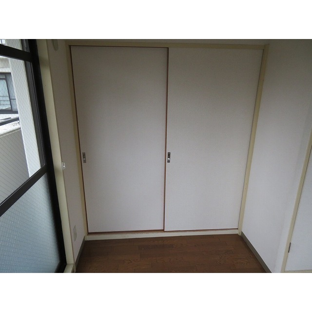 ウィンベルコーラス亀有0202号室 リビング収納