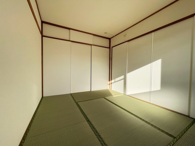 エストフレアＢ棟0202号室 日本らしい落ち着いた雰囲気の和室です