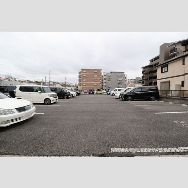 コンフォール・ソシアル　住居 駐車場