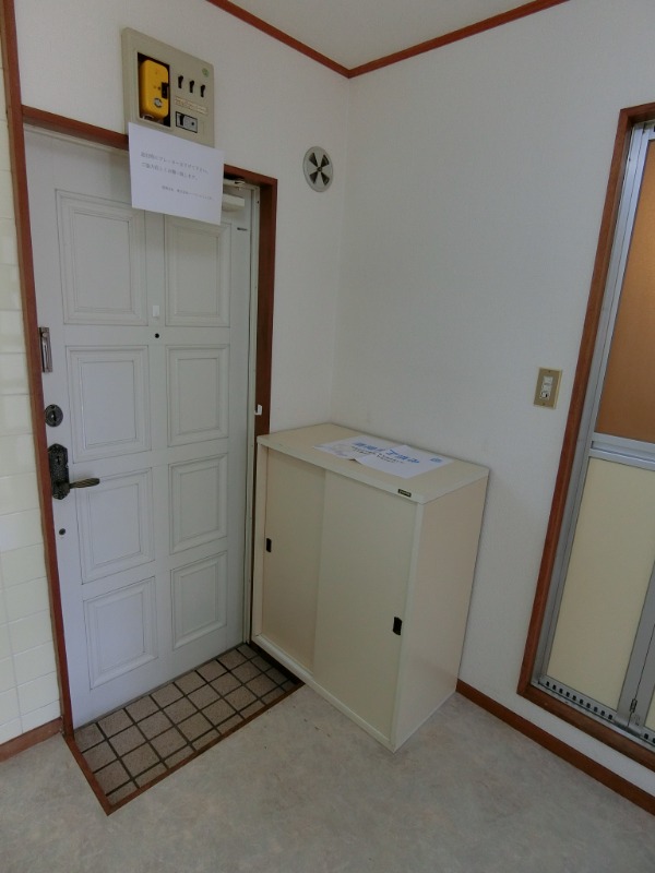 メゾン青島 玄関