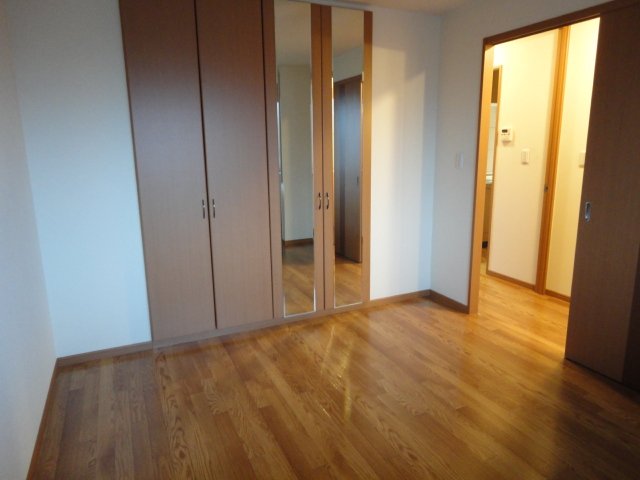 ガーデンヒルズNAKAYAMA壱番館106号室 洋室