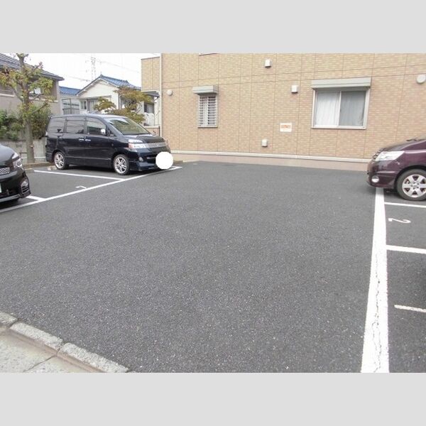 ソシエ 駐車場