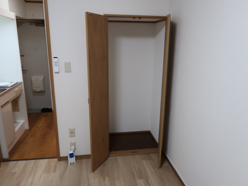 ファミール仲村D2階 収納