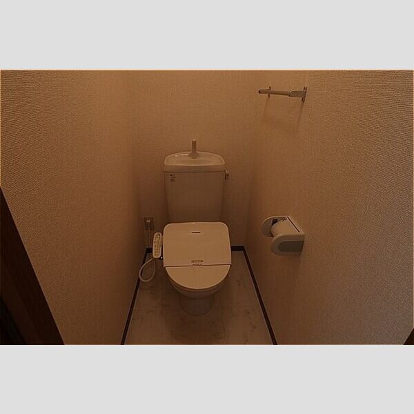 アルカイックシャトー　西館105号室 温水洗浄暖房便座