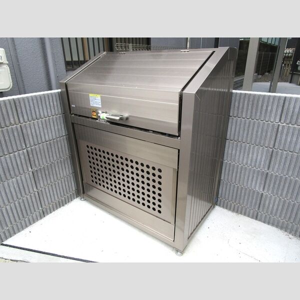 ハイ・ルポン301号室 入居者様専用ゴミストッカー