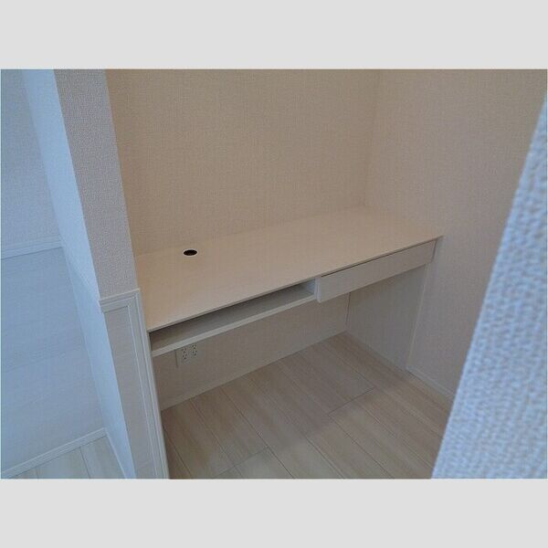 グリシーヌ305号室 ワークスペース