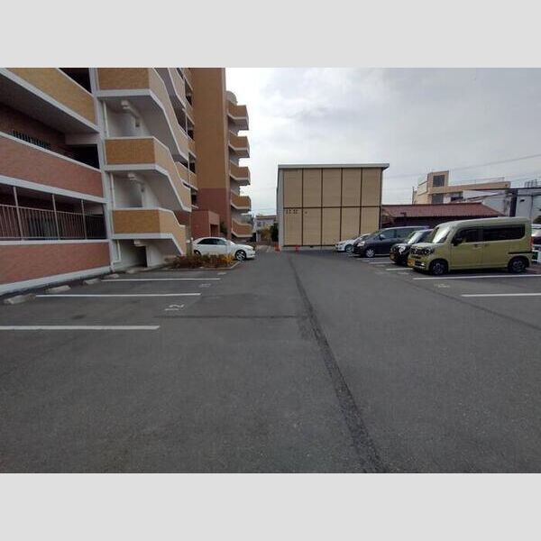 ベルファミーユ高根台Ⅲ203号室 駐車場