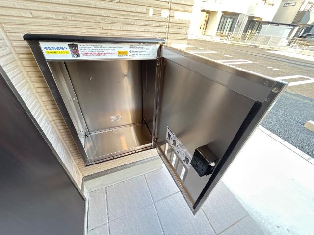 ブルヴァール101号室 宅配ボックス