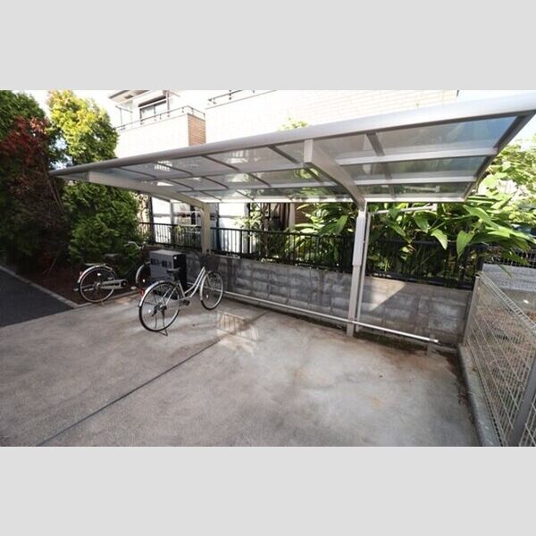 シャルマン・ルミエール 駐輪場