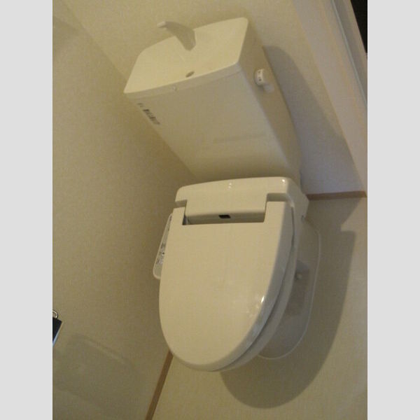 フルール谷中102号室 トイレは温水洗浄暖房便座!
