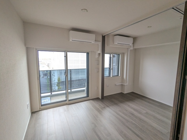 プレディアコート三軒茶屋503号室 2025年11スライディングウォール　月撮影