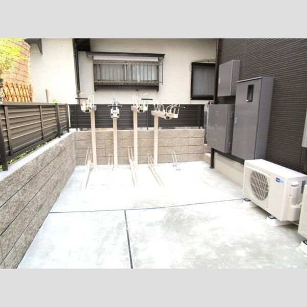 ディオブレス 駐輪場