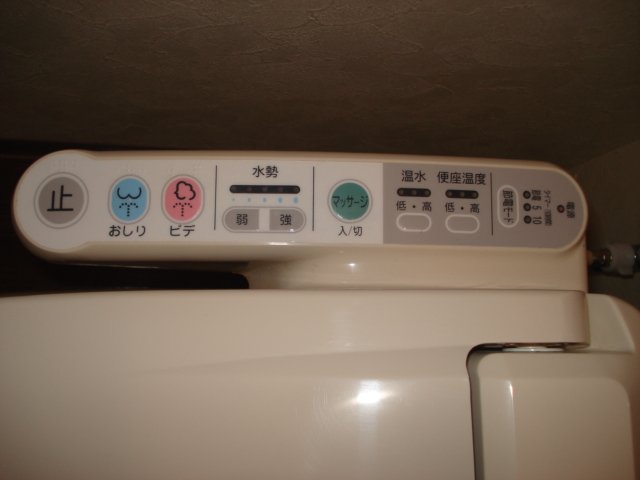 コンフォートレジデンス103号室 トイレ　シャワースイッチ