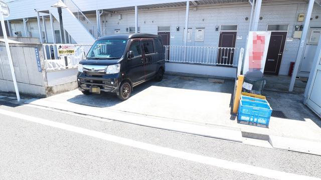 コリーヌM 駐車場