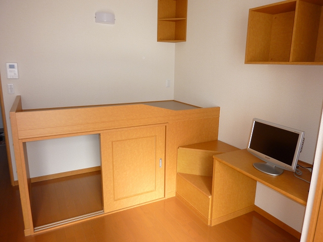 レオパレスララハウス104号室 寝室