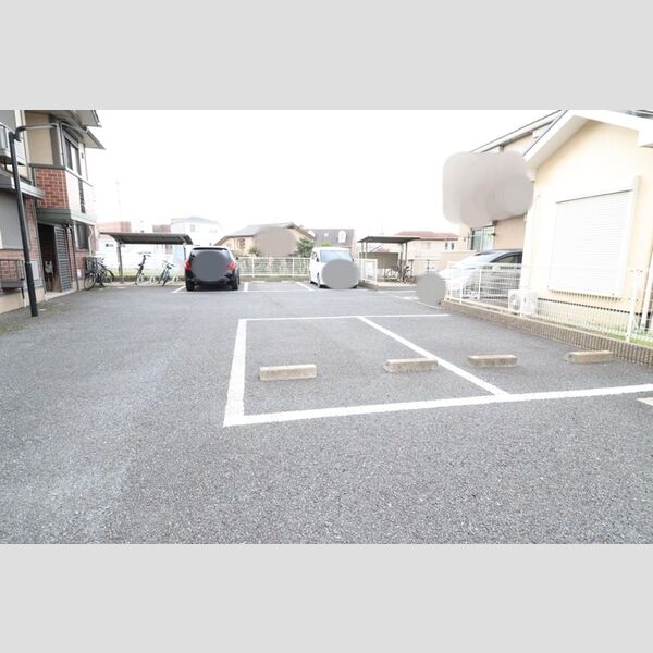 グランシャリオ 駐車場