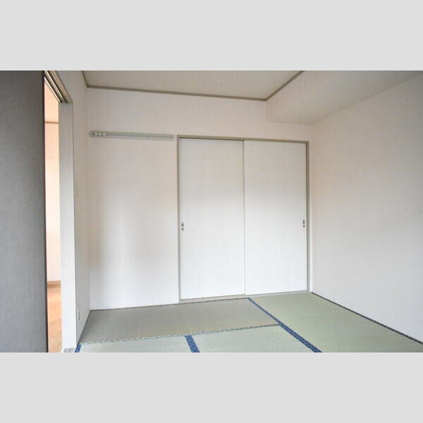 サイレントレジデンス103号室 和室