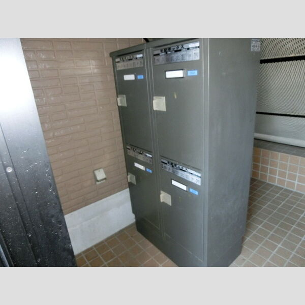 ロビンストリーム305号室 宅配BOX