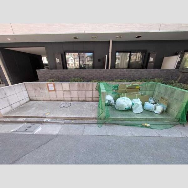 SUN RESIDENCE303号室 ゴミ置場