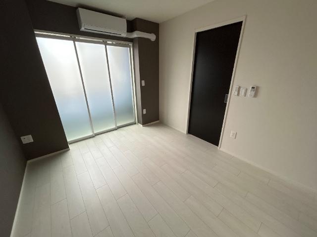 ラ・レーヌ・８０（ｌａ　ｒｅｉｎｅ８０） リビング