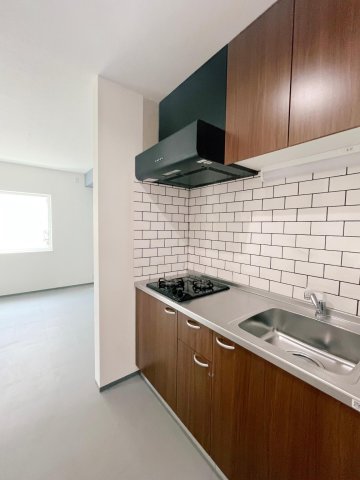 六実ベース NY風のタイルをあしらったキッチン