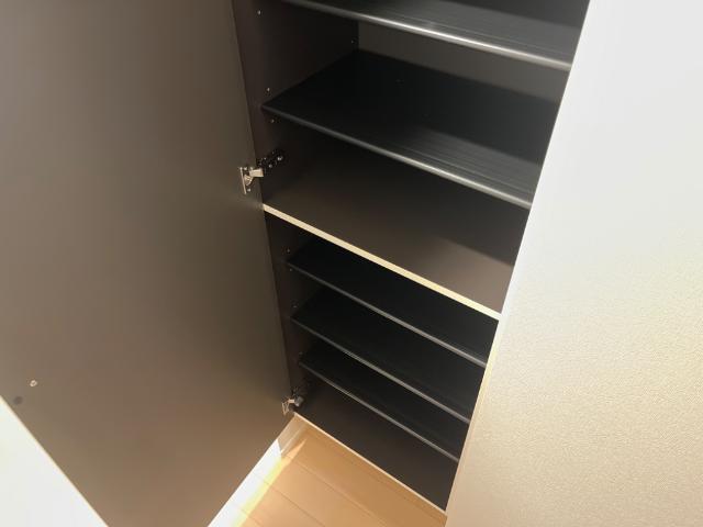 サウザンドリーフ201号室 下駄箱