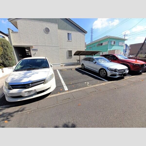 レセンテ南越谷206号室 駐車場