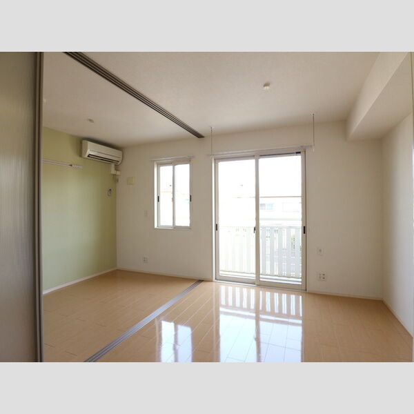 セジュール上鶴間202号室 リビング(別角度)