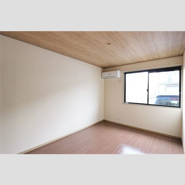 ピュアタウン南逆井　C102号室 洋室