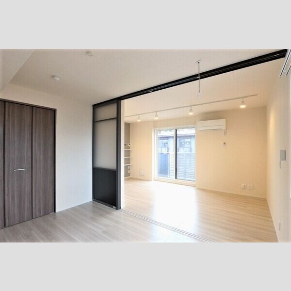 フライハイト301号室 洋室からリビング