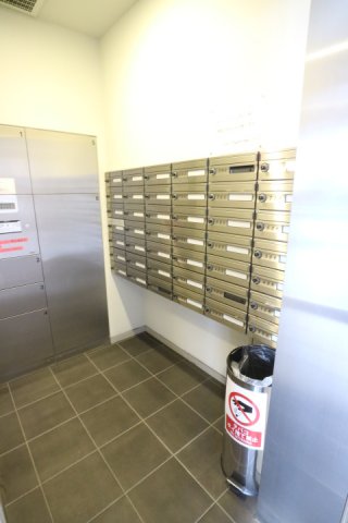 プラウドフラット新宿河田町603号室 郵便ポスト