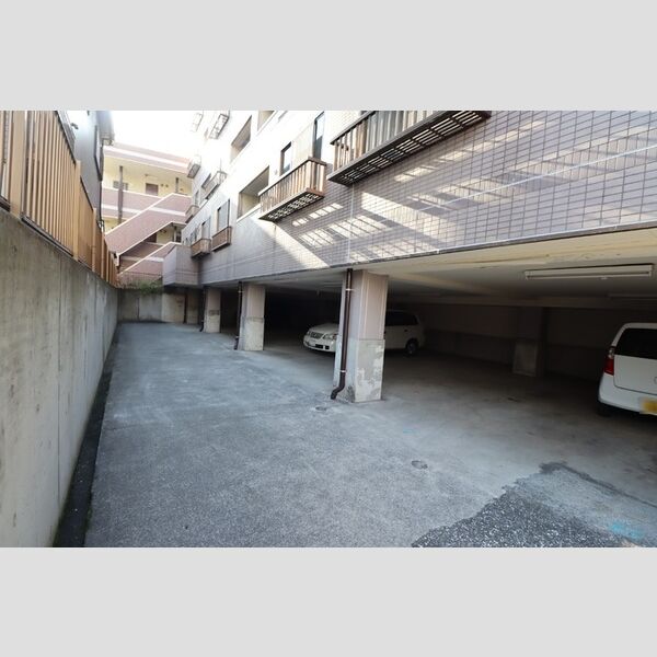 コーポラス石井 駐車場