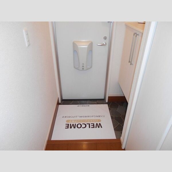 フィロス103号室 玄関