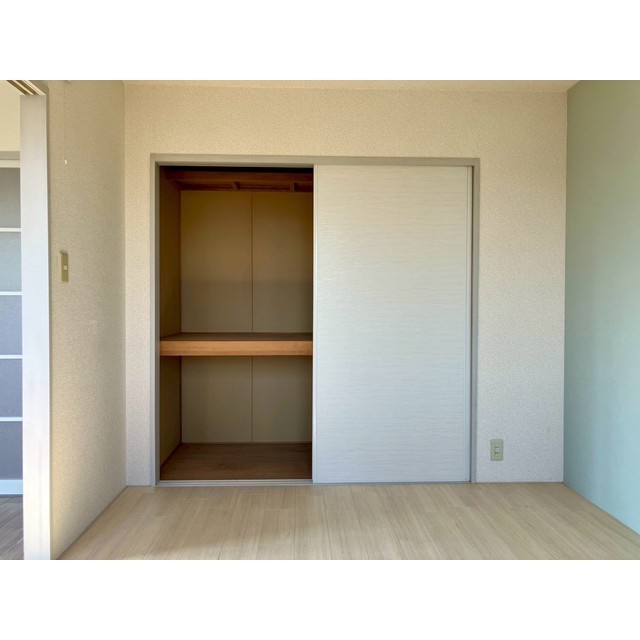 ハイツディアス 洋室収納(東側)