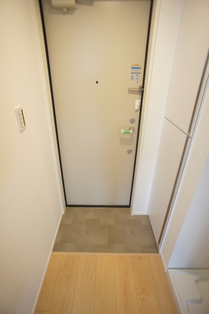 ラウレア千葉中央0102号室 広々玄関