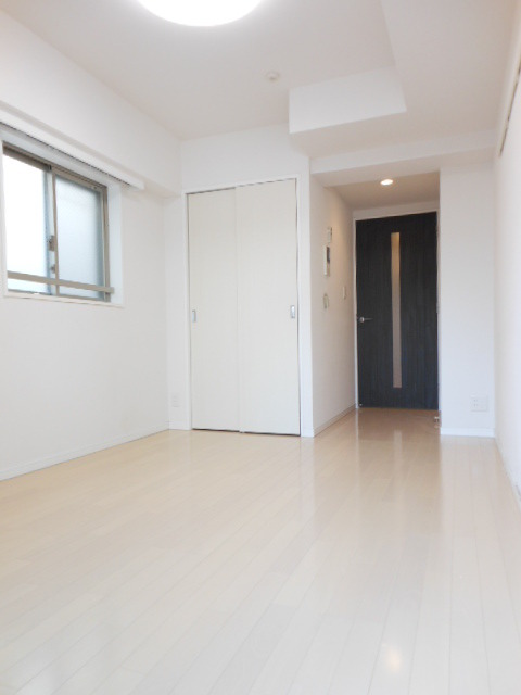 グランド・ガーラ新横浜North3階 シーリングライト付洋室