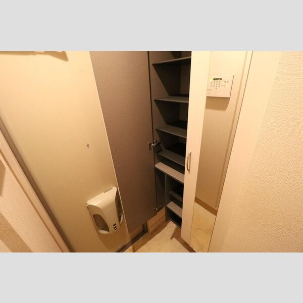 アレイシャンテ202号室 シューズボックス