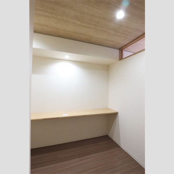 ピュアタウン南逆井　C102号室 ワークデスク