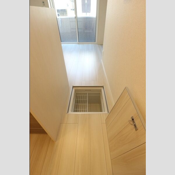 クレールモア105号室 床下収納