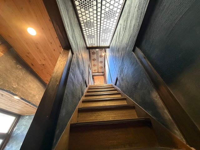 大人の隠れ家ヴィンテージ一軒家 デザイン階段