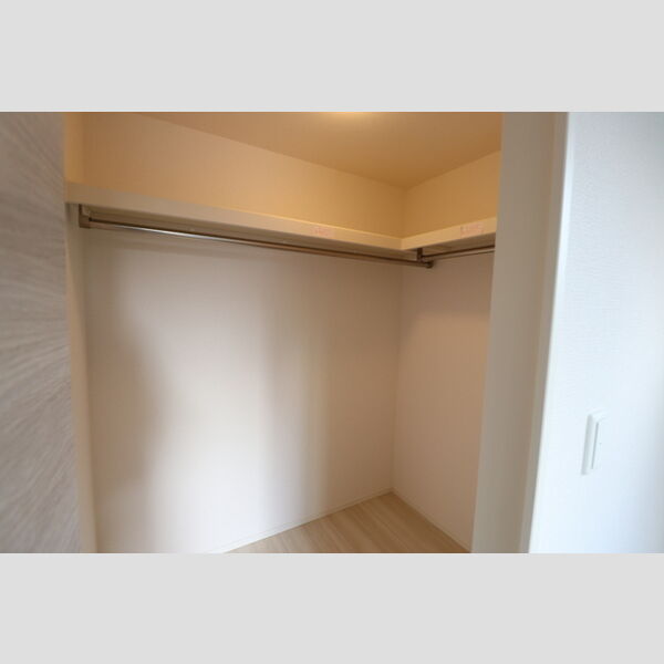 メゾン鶴丸103号室 ウォークインクローゼット
