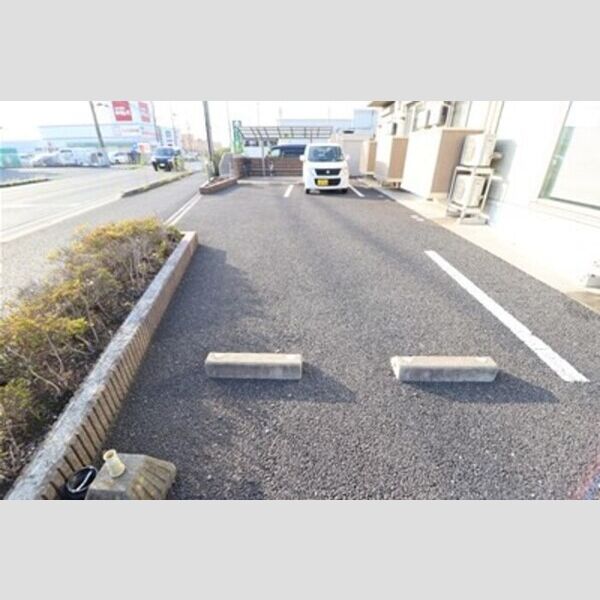 プライムコートS 駐車場