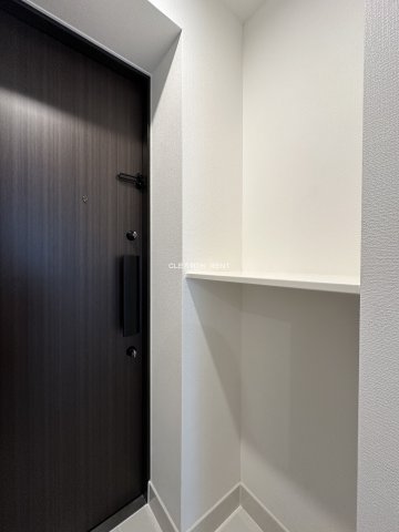 コンシェリア中野南台 ＴＨＥ ＲＥＳＩＤＥＮＣＥ3階 ☆玄関にはちょっとした小物置き場も☆
