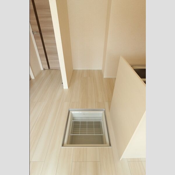 コーポ　ルピナス103号室 床下収納