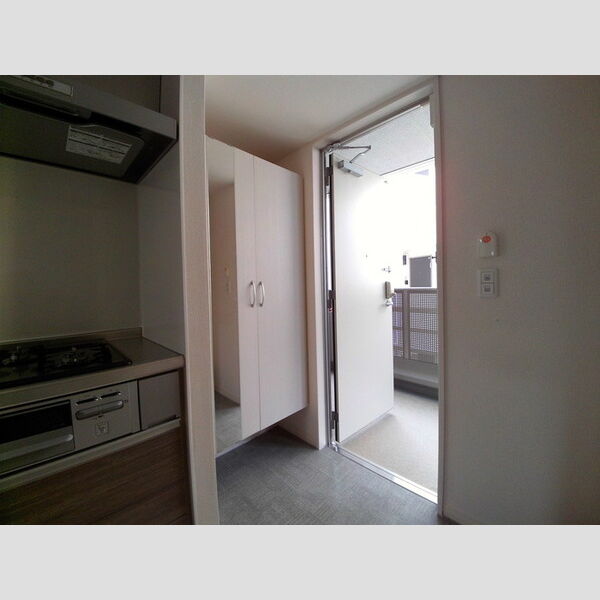 レフィナード 玄関