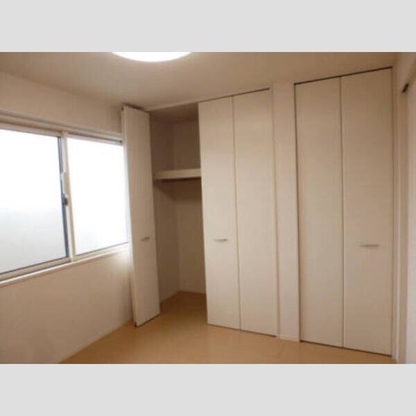 リーヴ ゴーシュ　Ⅰ205号室 収納豊富なクローゼット付洋室